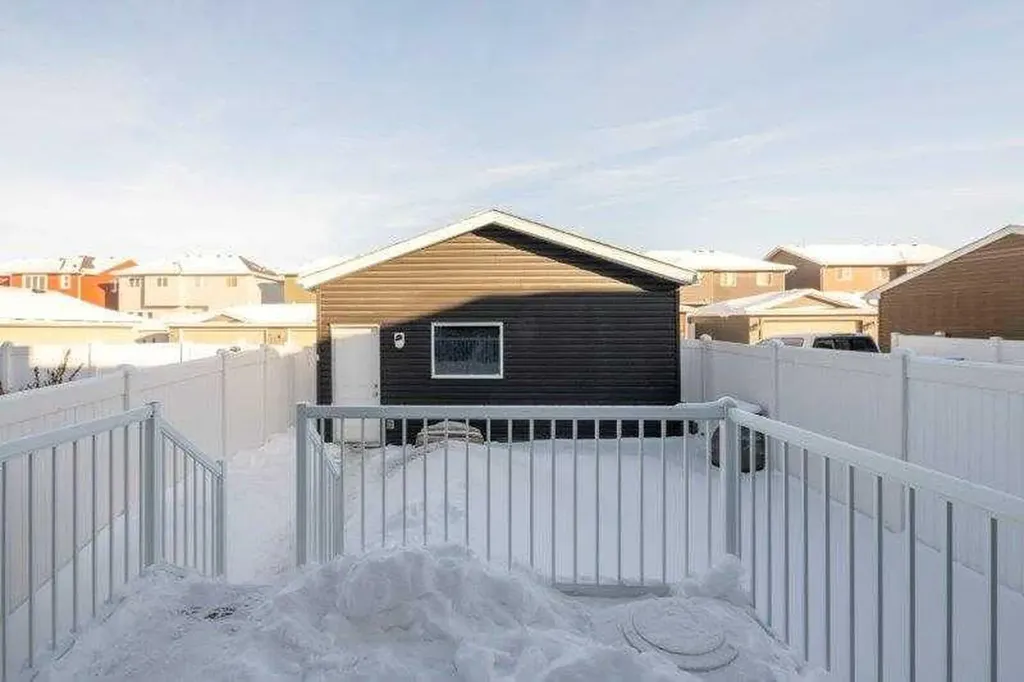 226 Redstone Drive NE Calgary AB T3N 1B5