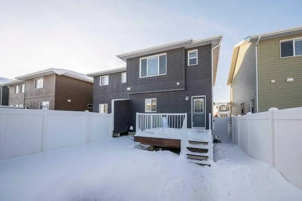 226 Redstone Drive NE Calgary AB T3N 1B5
