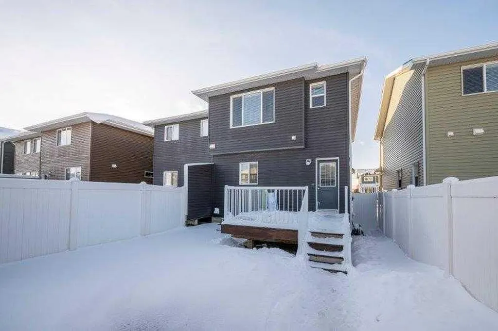 226 Redstone Drive NE Calgary AB T3N 1B5