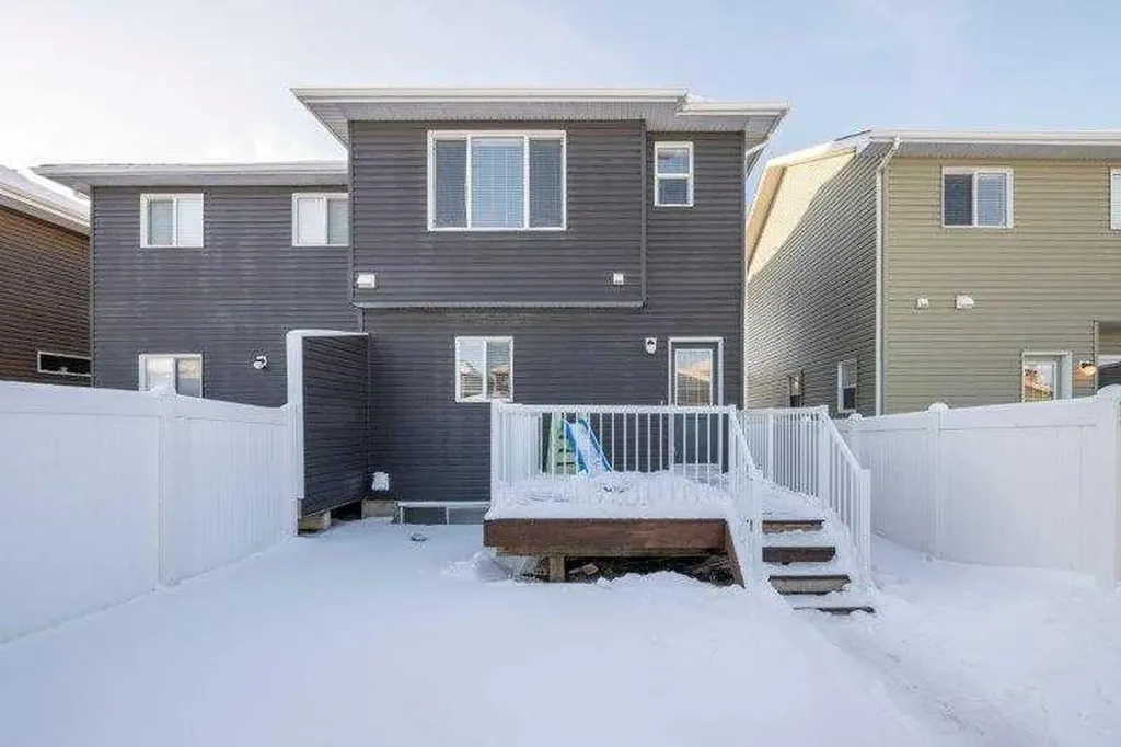 226 Redstone Drive NE Calgary AB T3N 1B5