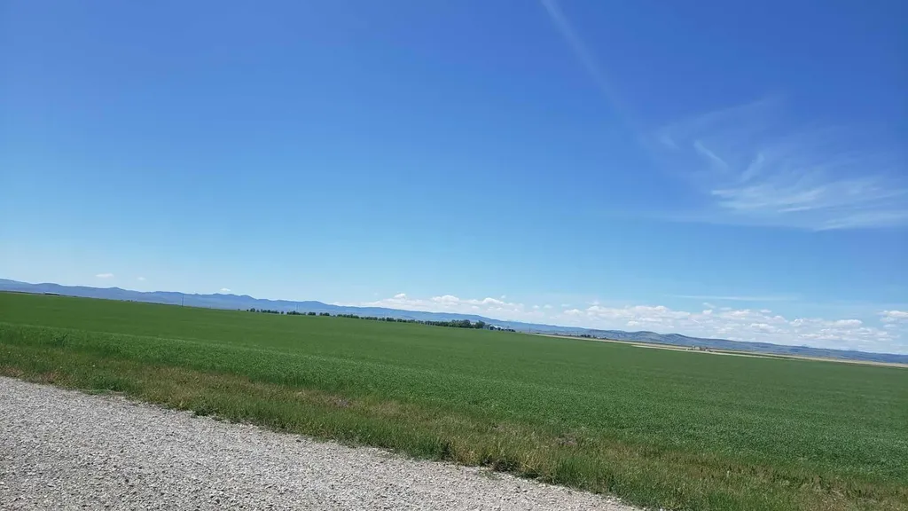 W4R27T12S34QNE 8th Street Claresholm AB T0L 0T0