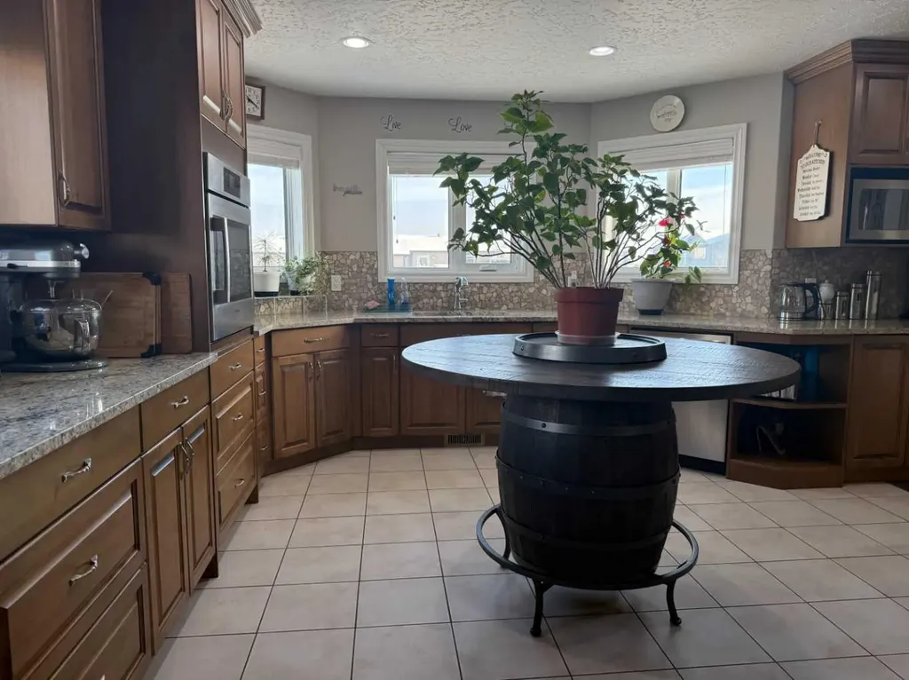 125 Beardsley Crescent Fort Mcmurray AB T9H 2T5