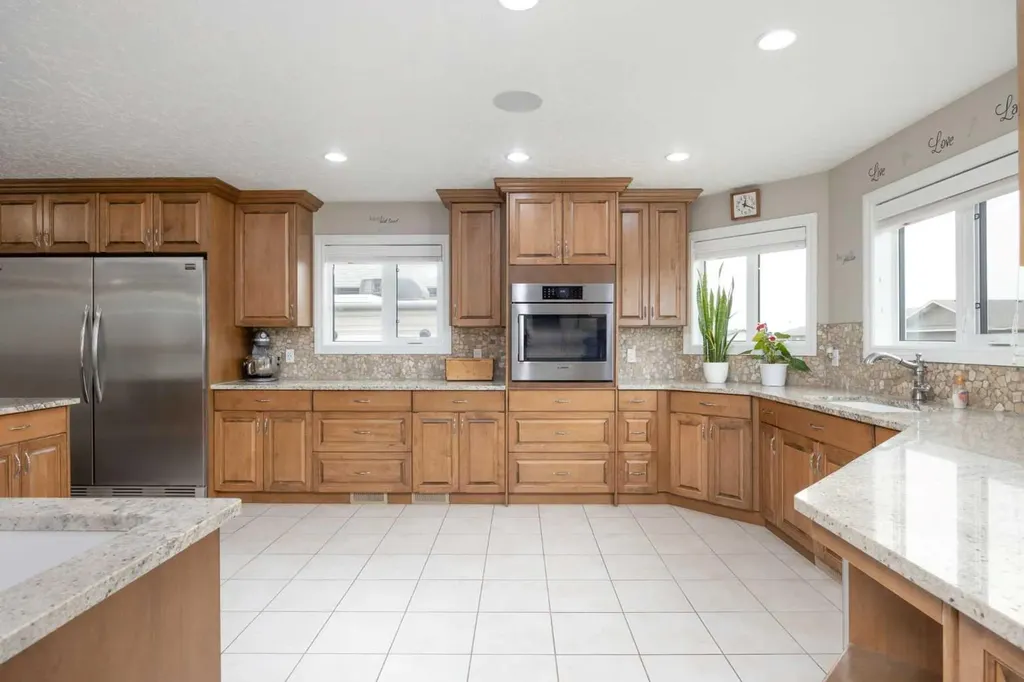 125 Beardsley Crescent Fort Mcmurray AB T9H 2T5