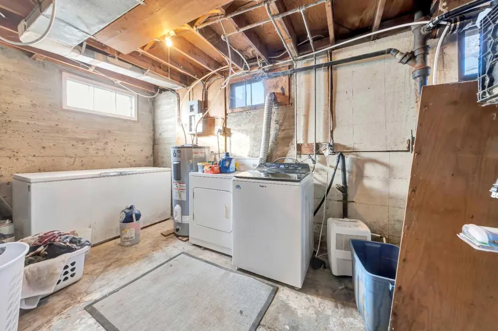 202 1 Street E Lashburn SK S0M 1H0