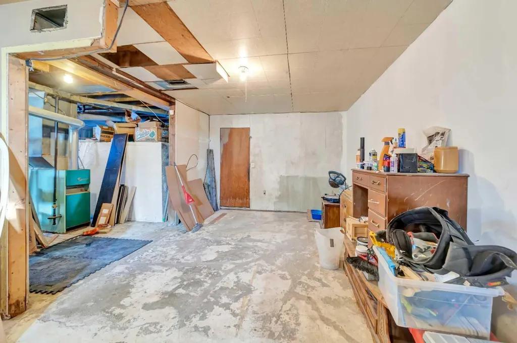 202 1 Street E Lashburn SK S0M 1H0
