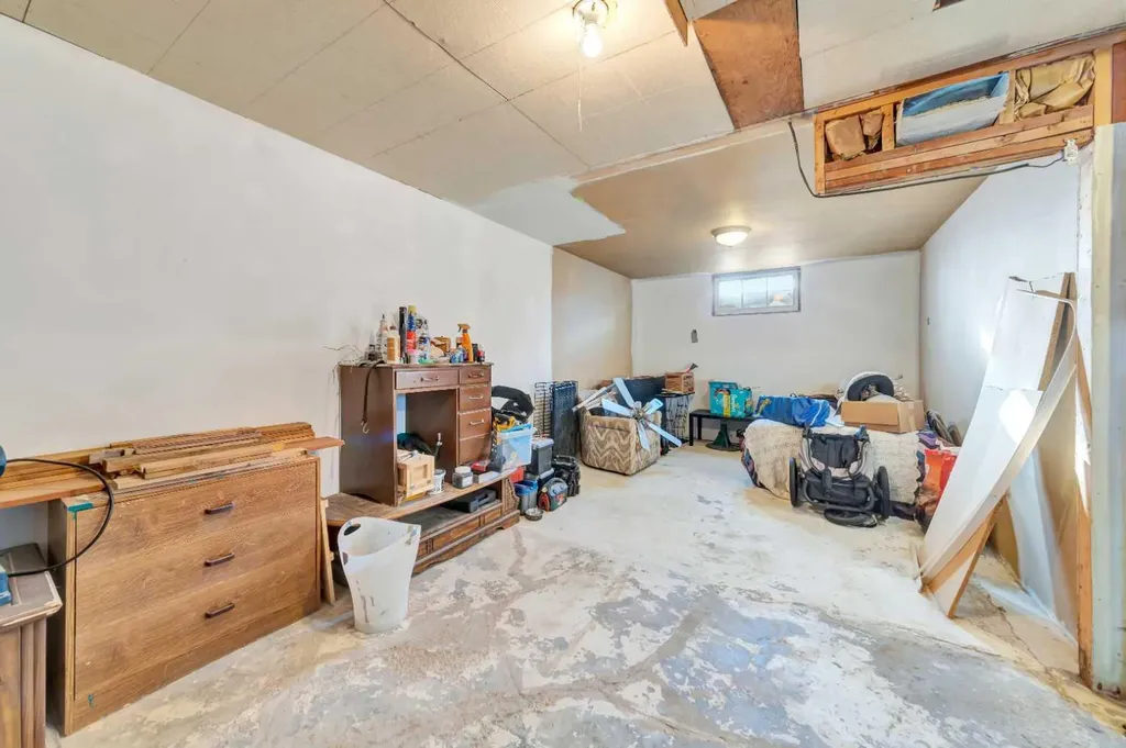 202 1 Street E Lashburn SK S0M 1H0