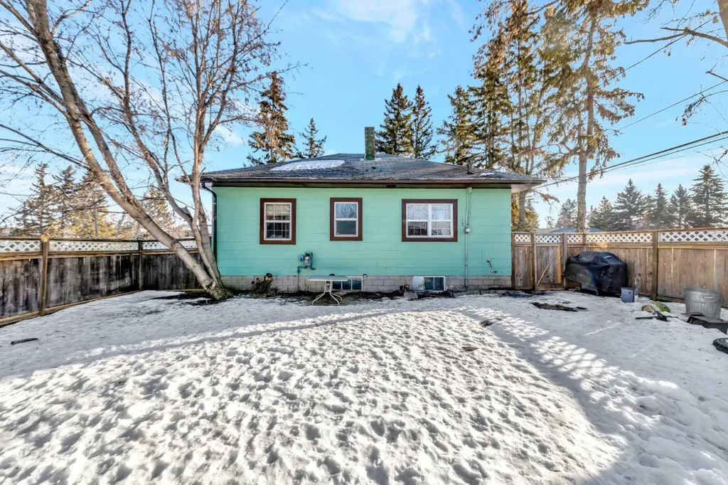 202 1 Street E Lashburn SK S0M 1H0