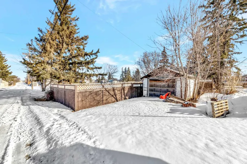 202 1 Street E Lashburn SK S0M 1H0
