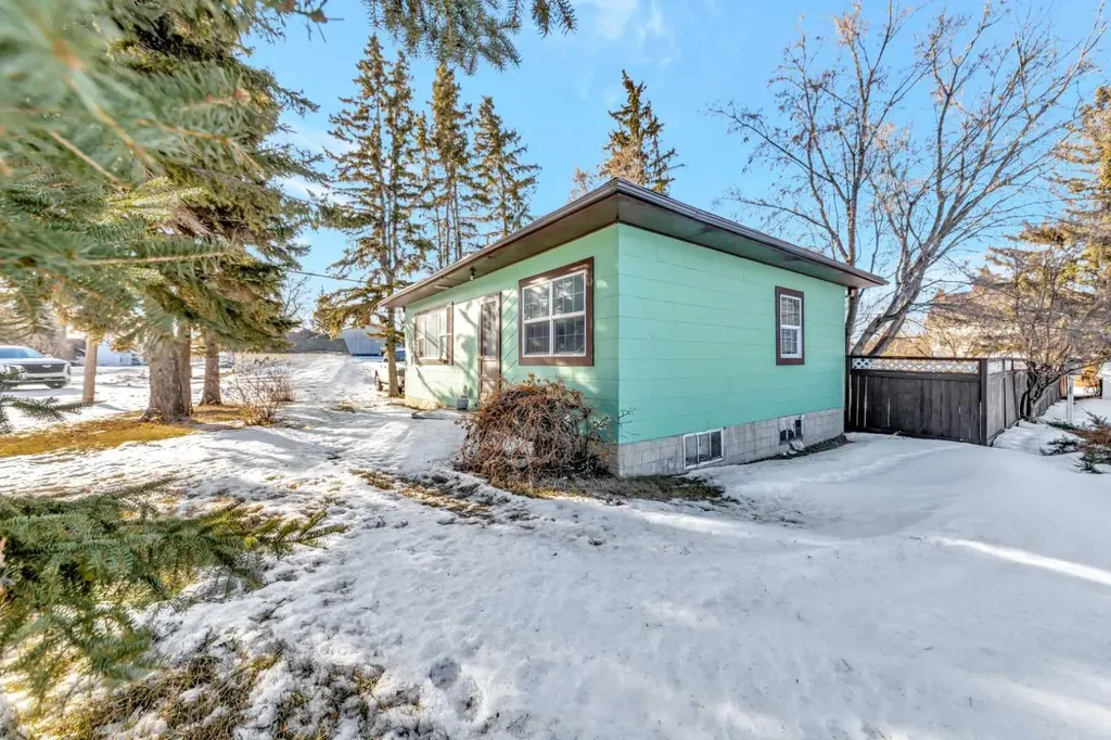 202 1 Street E Lashburn SK S0M 1H0