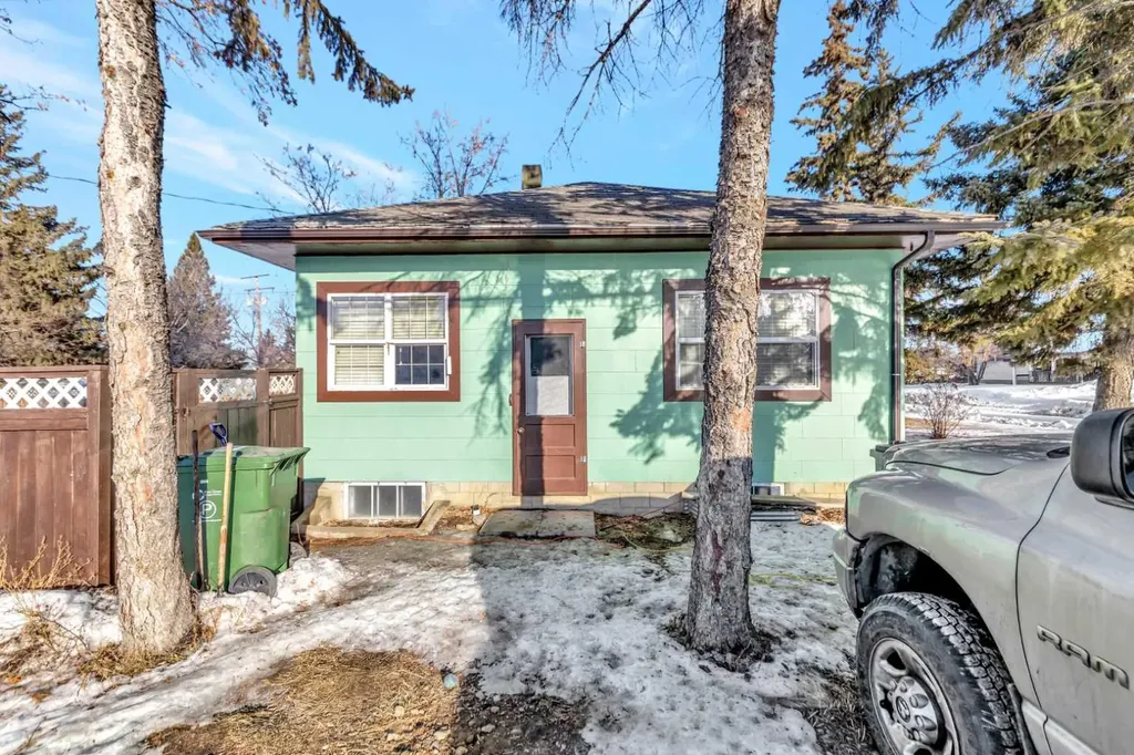 202 1 Street E Lashburn SK S0M 1H0