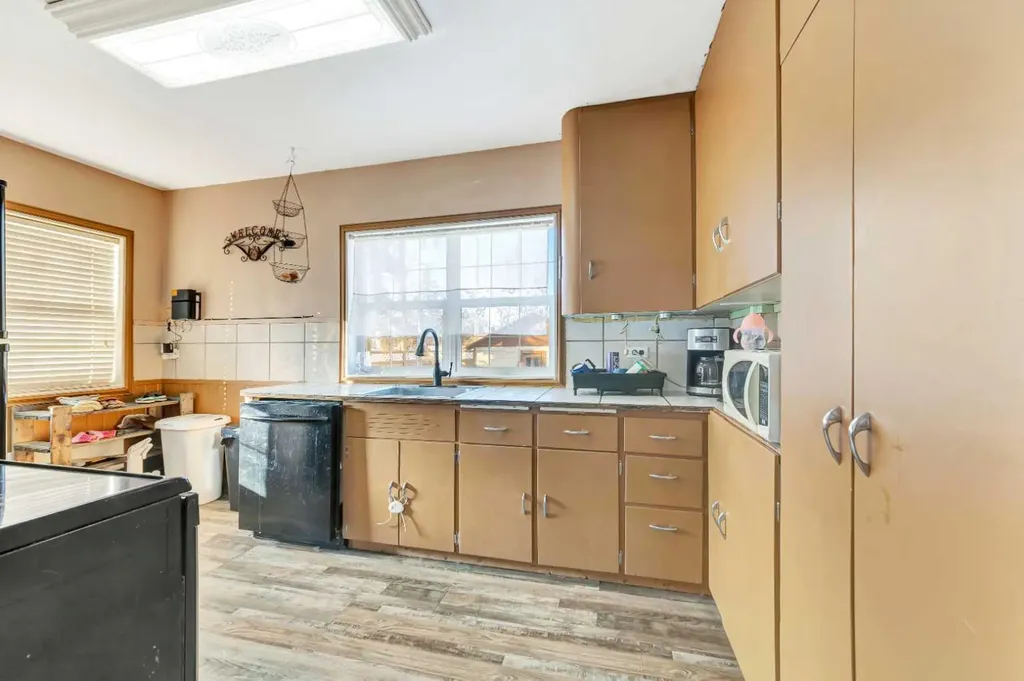202 1 Street E Lashburn SK S0M 1H0