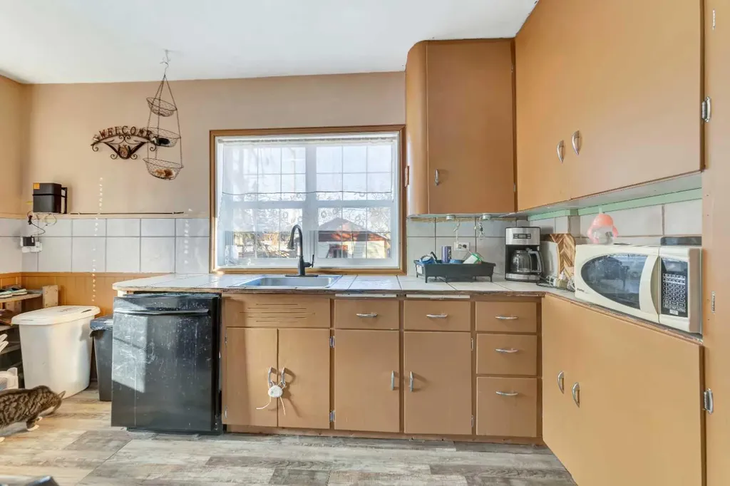 202 1 Street E Lashburn SK S0M 1H0