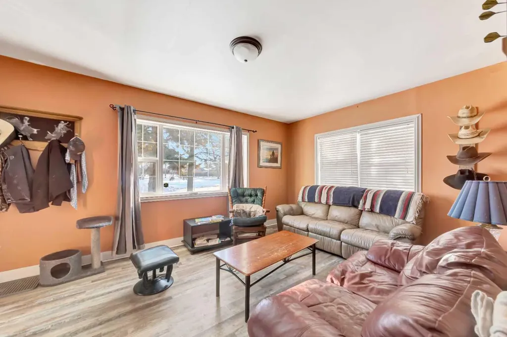 202 1 Street E Lashburn SK S0M 1H0