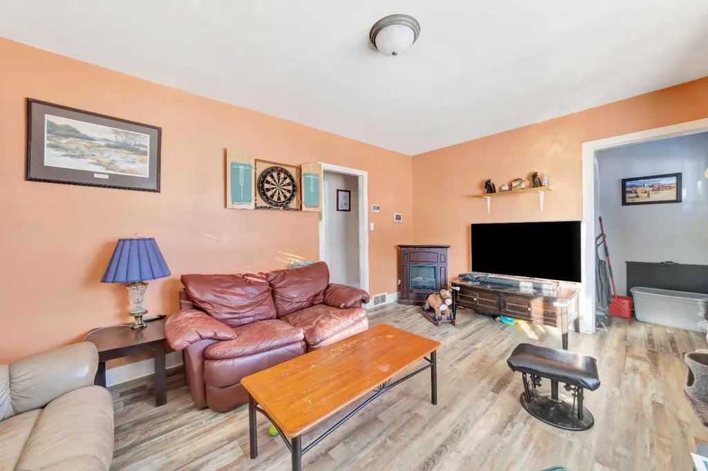 202 1 Street E Lashburn SK S0M 1H0