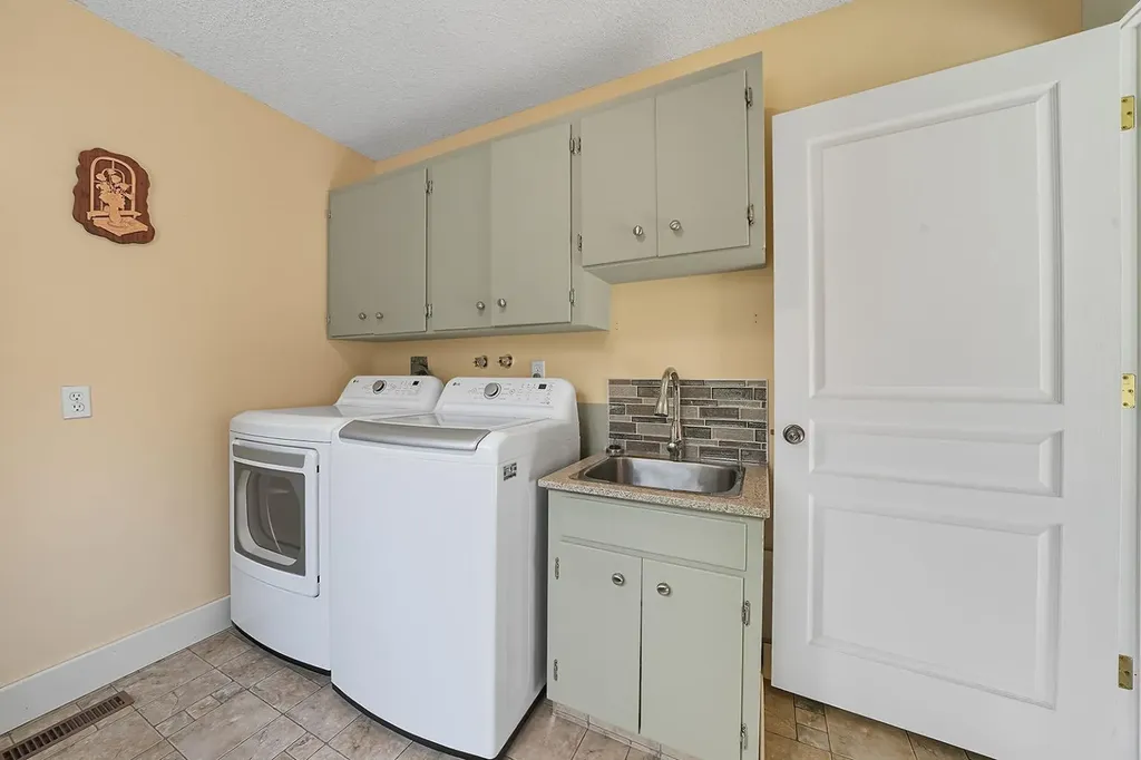 120 Birchcliff Road Birchcliff AB T4S 1R6