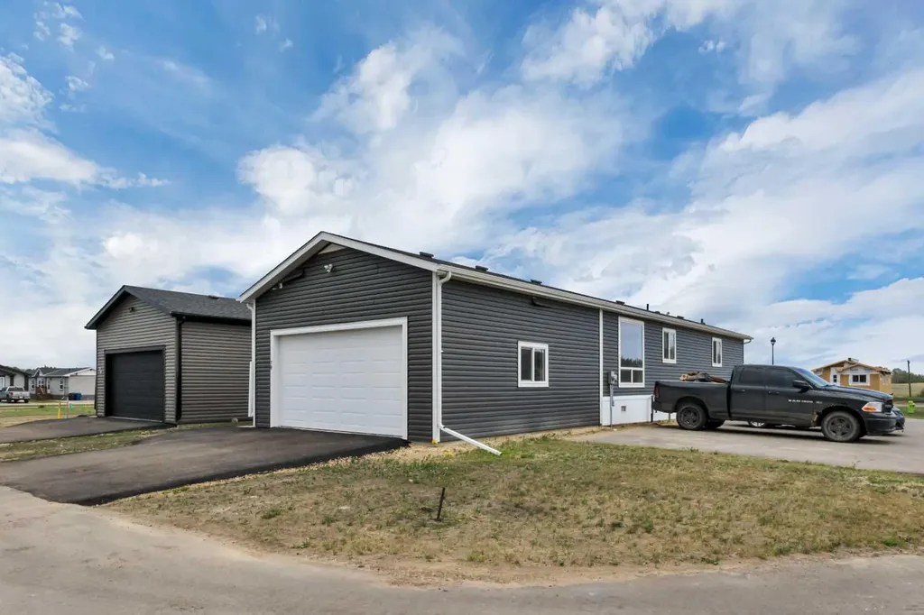 78 Mckay Place Blackfalds AB T0M 1J2