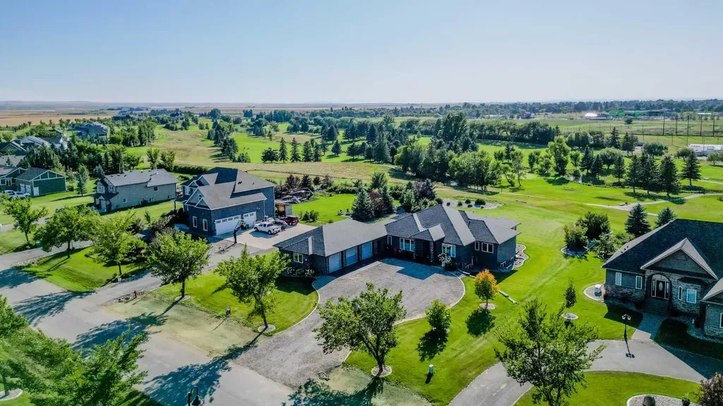 28 Cobblestone Lane Raymond AB T0K 2S0