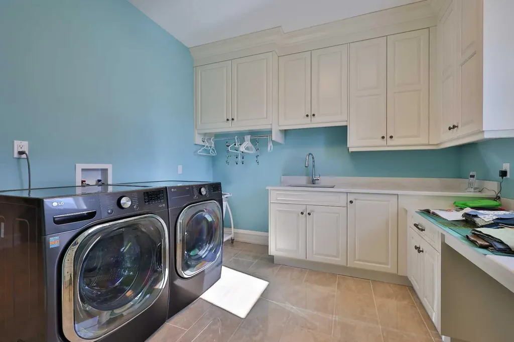 28 Cobblestone Lane Raymond AB T0K 2S0