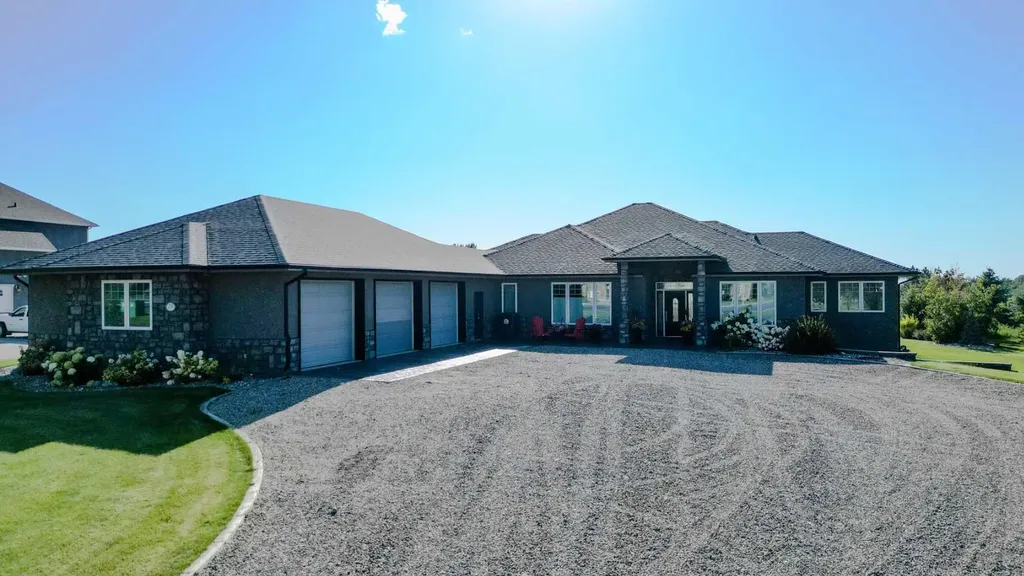 28 Cobblestone Lane Raymond AB T0K 2S0