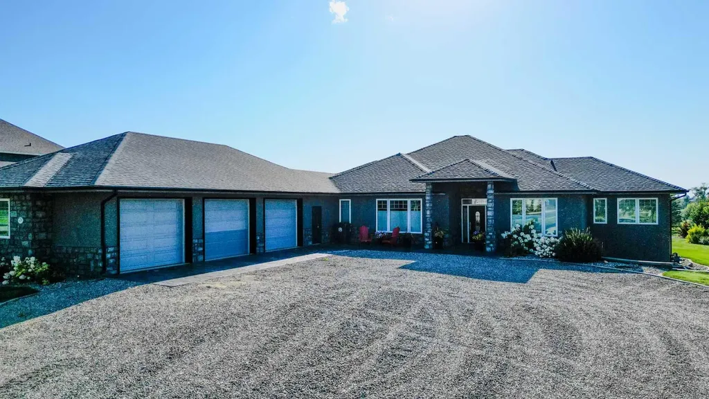 28 Cobblestone Lane Raymond AB T0K 2S0