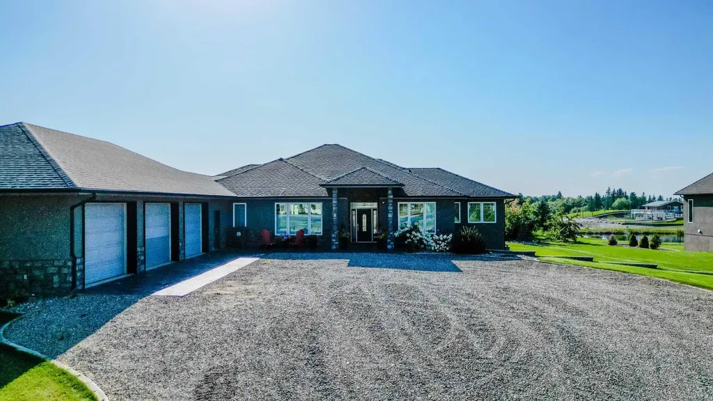 28 Cobblestone Lane Raymond AB T0K 2S0