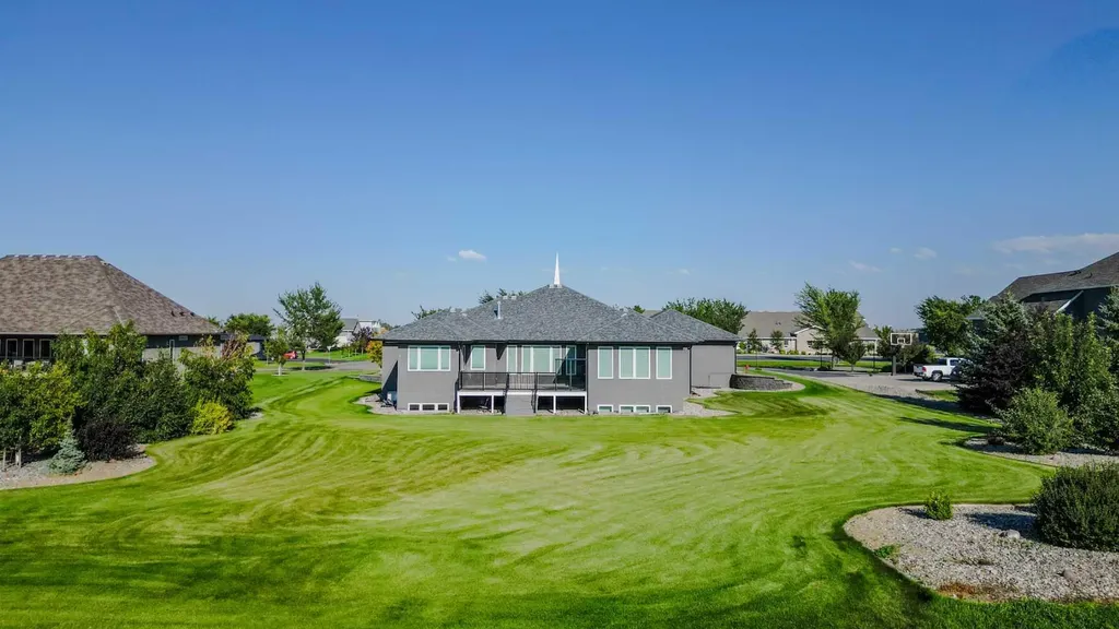 28 Cobblestone Lane Raymond AB T0K 2S0