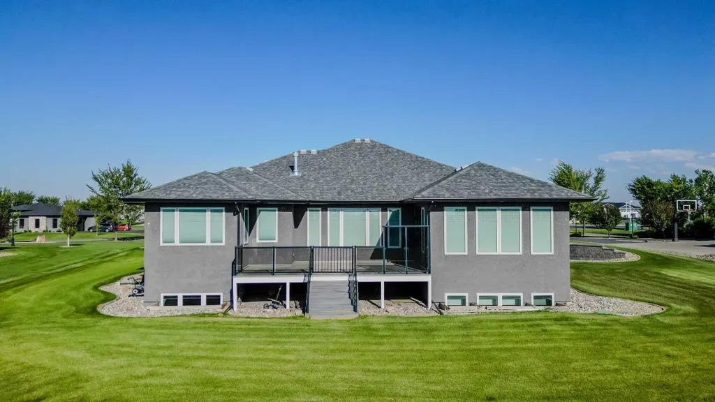 28 Cobblestone Lane Raymond AB T0K 2S0