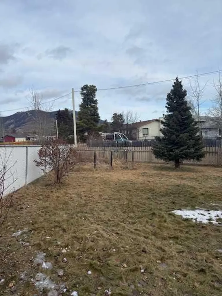 11510 Manning Grande Cache AB T0E 0Y0