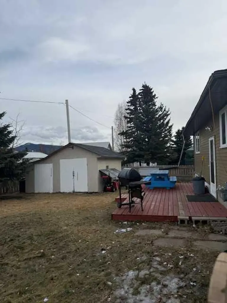11510 Manning Grande Cache AB T0E 0Y0
