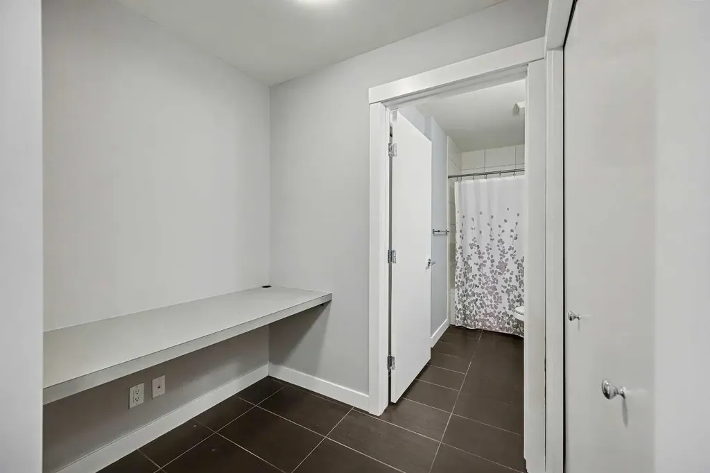 788 12 Avenue SW Calgary AB T2R 0H1