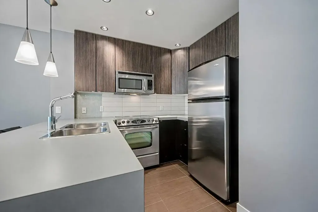788 12 Avenue SW Calgary AB T2R 0H1