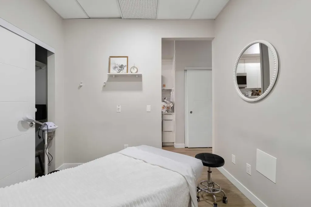 4539 Bowness Road NW Calgary AB T3B 6A9