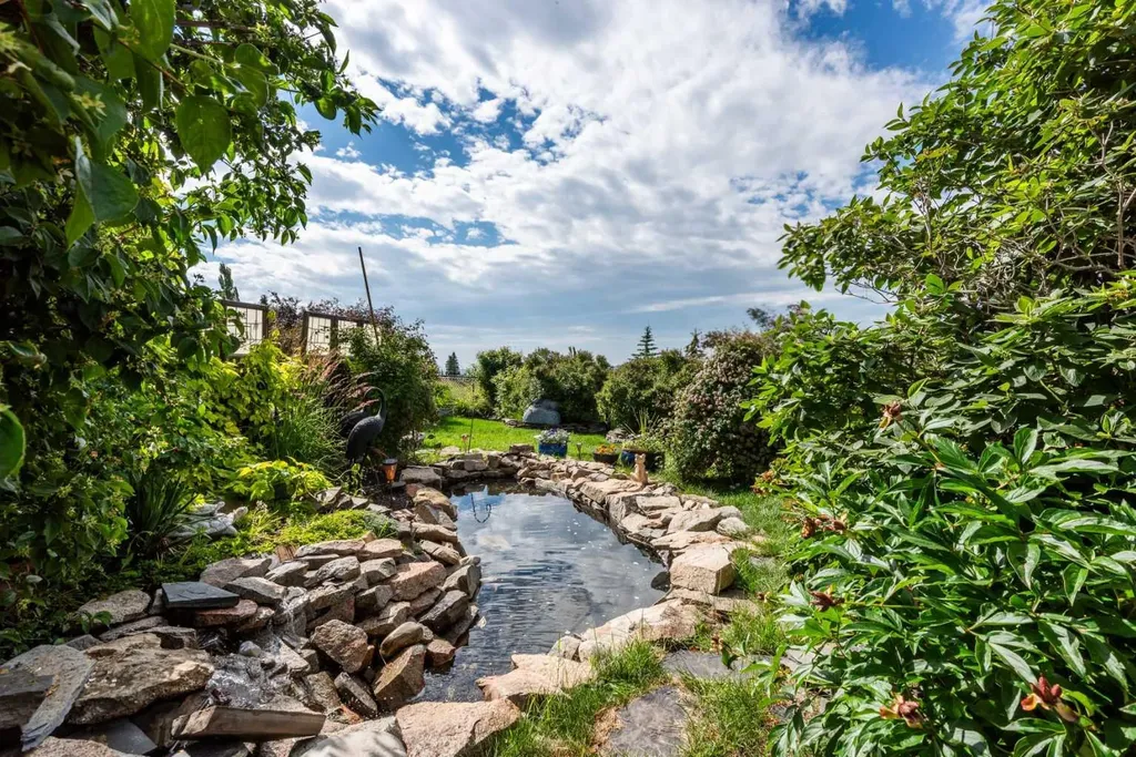 49 Arbour Crest Heights NW Calgary AB T3G 5A3
