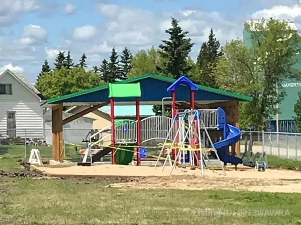 9 Park Avenue (48 Ave) Mayerthorpe AB T0E 1N0