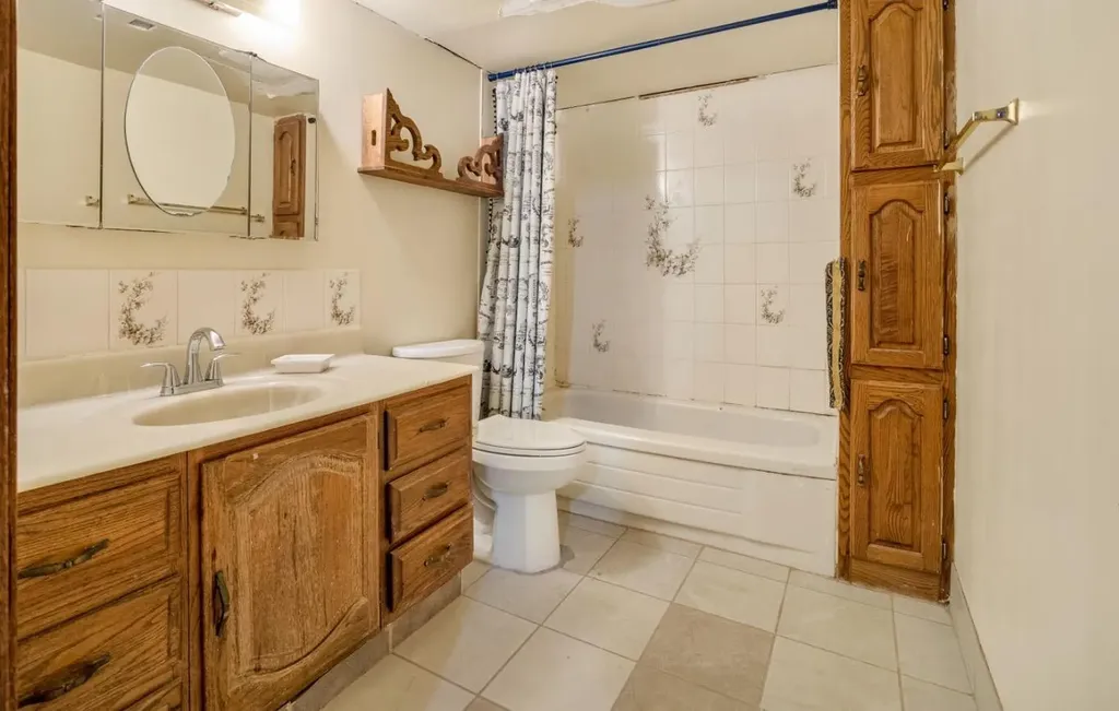 450 4 Avenue E Cardston AB T0K 0K0