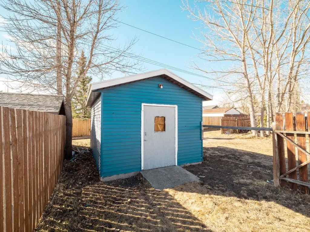 450 4 Avenue E Cardston AB T0K 0K0
