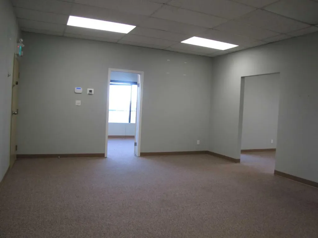 4924 48 Avenue Innisfail AB T4G 1N7