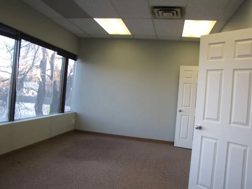 4924 48 Avenue Innisfail AB T4G 1N7