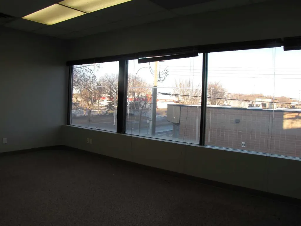 4924 48 Avenue Innisfail AB T4G 1N7