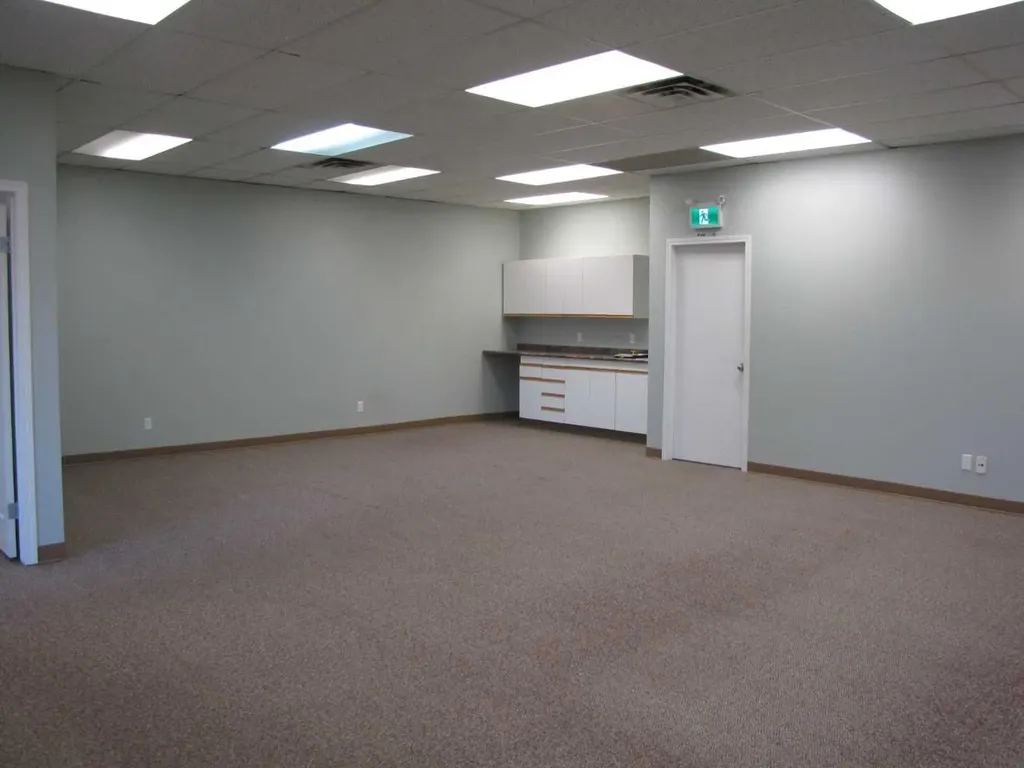 4924 48 Avenue Innisfail AB T4G 1N7