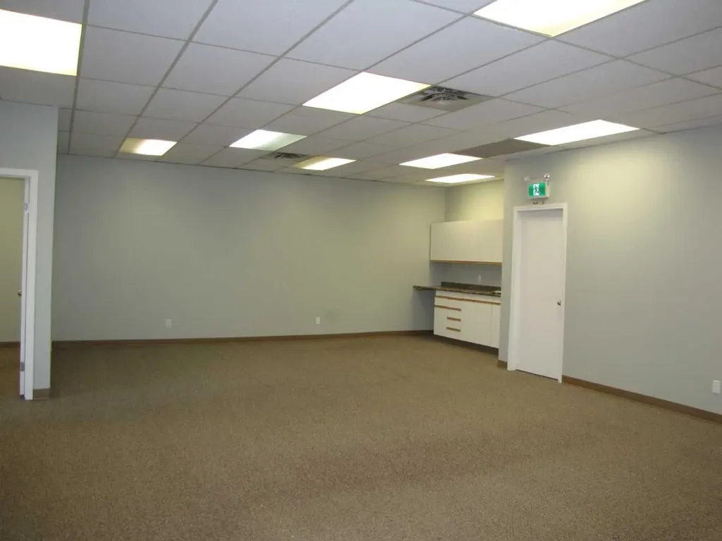 4924 48 Avenue Innisfail AB T4G 1N7