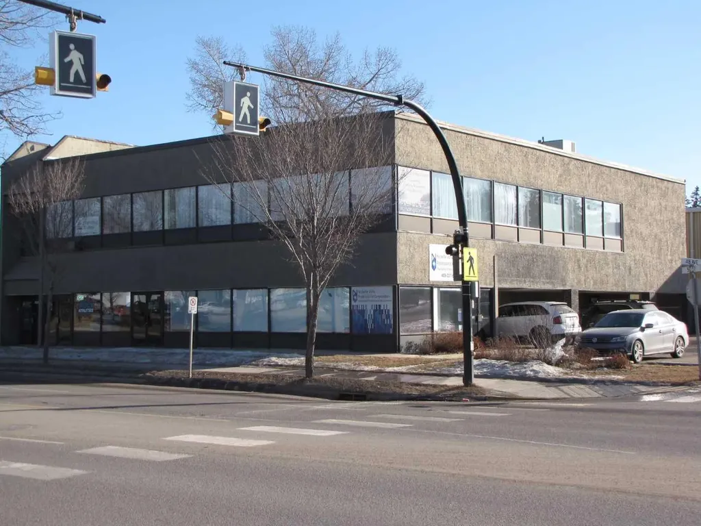 4924 48 Avenue Innisfail AB T4G 1N7