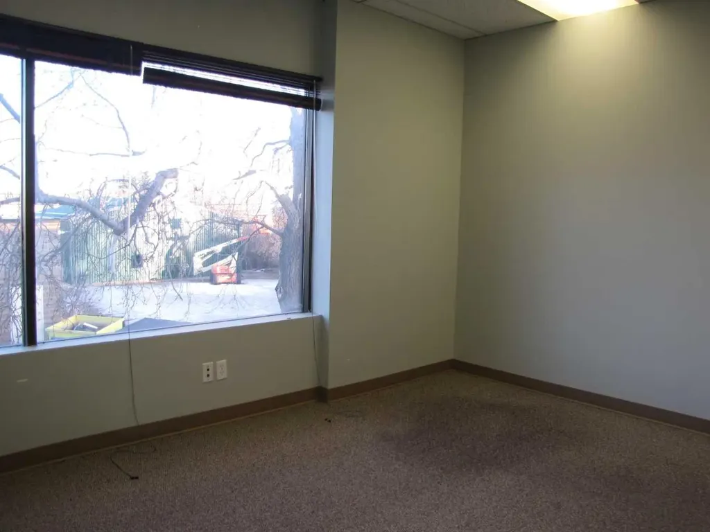 4924 48 Avenue Innisfail AB T4G 1N7
