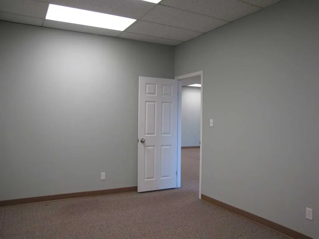 4924 48 Avenue Innisfail AB T4G 1N7