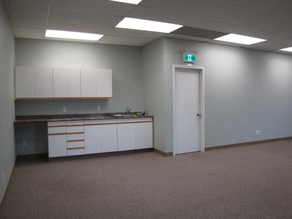 4924 48 Avenue Innisfail AB T4G 1N7