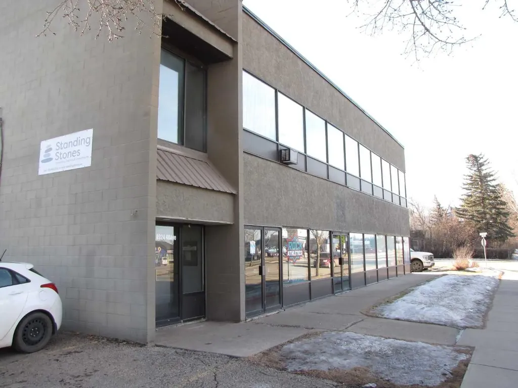 4924 48 Avenue Innisfail AB T4G 1N7