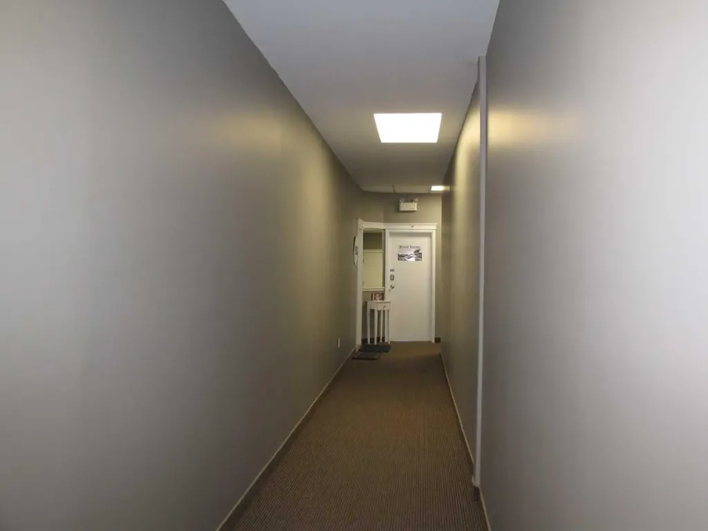 4924 48 Avenue Innisfail AB T4G 1N7
