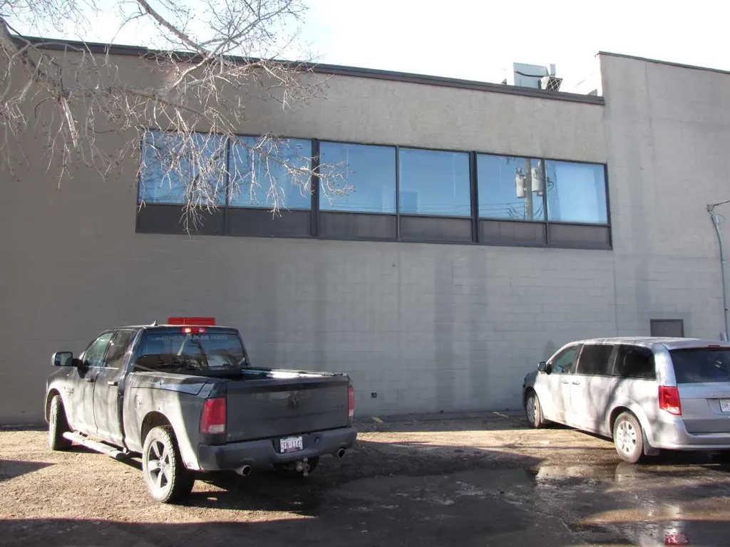 4924 48 Avenue Innisfail AB T4G 1N7