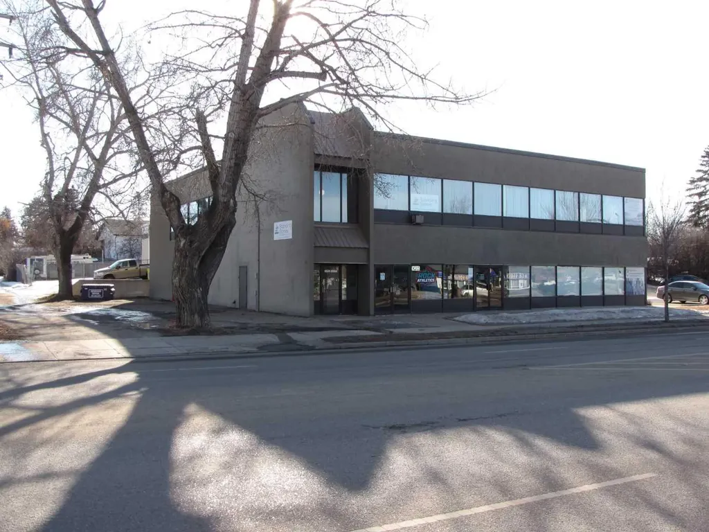4924 48 Avenue Innisfail AB T4G 1N7