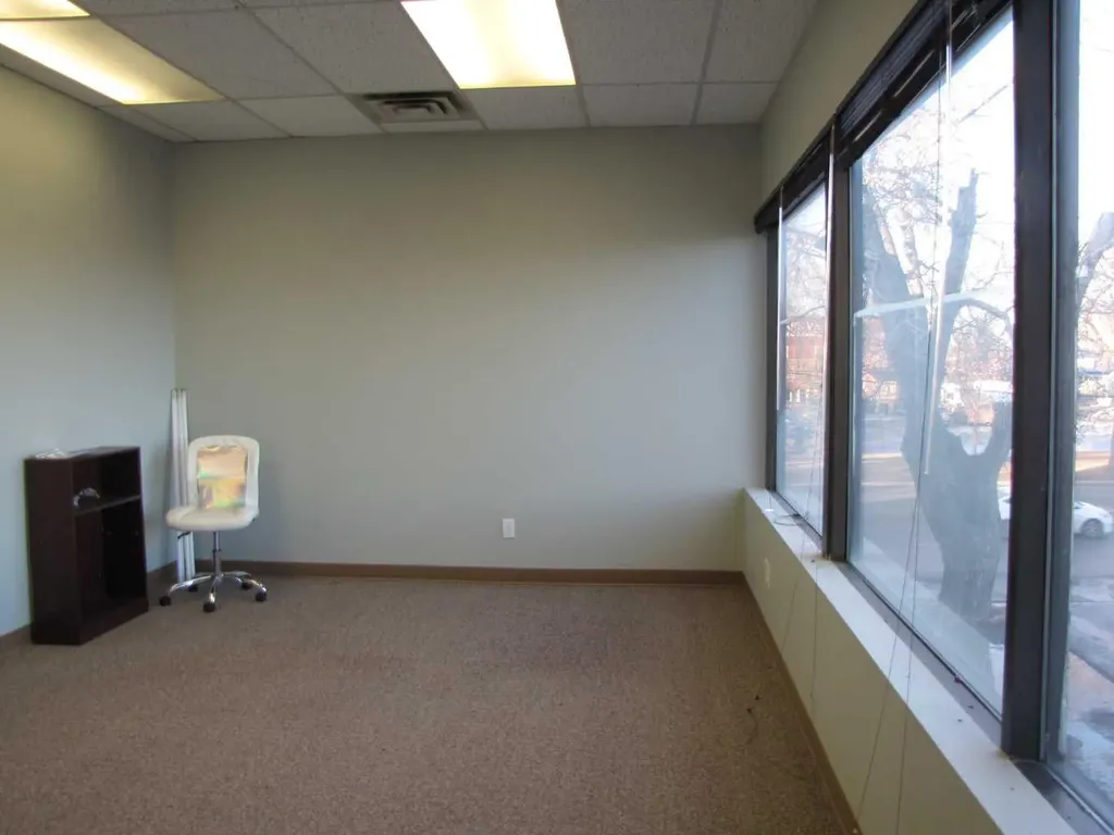 4924 48 Avenue Innisfail AB T4G 1N7